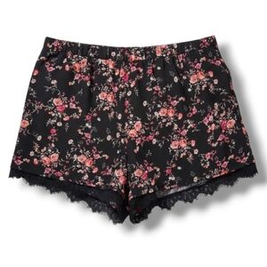 Socialite Women’s Black Floral Lace Hem Dressy Shorts Small